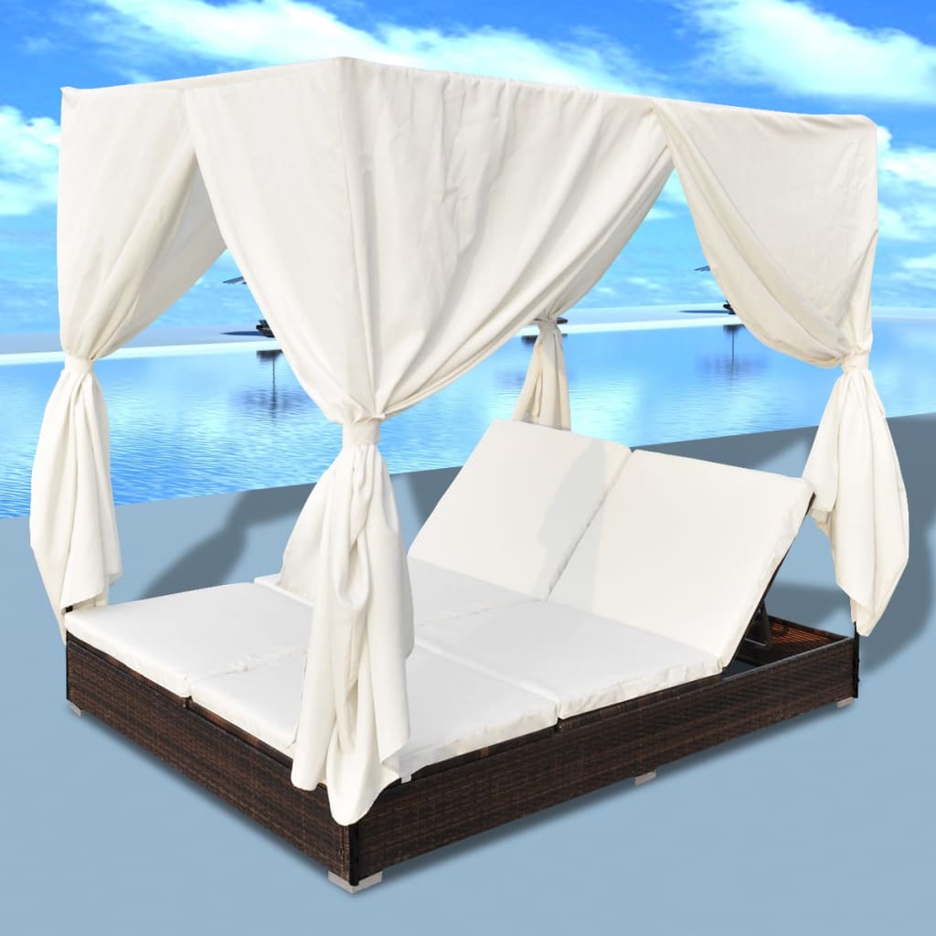 vidaXL Loungebed met gordijnen poly rattan bruin