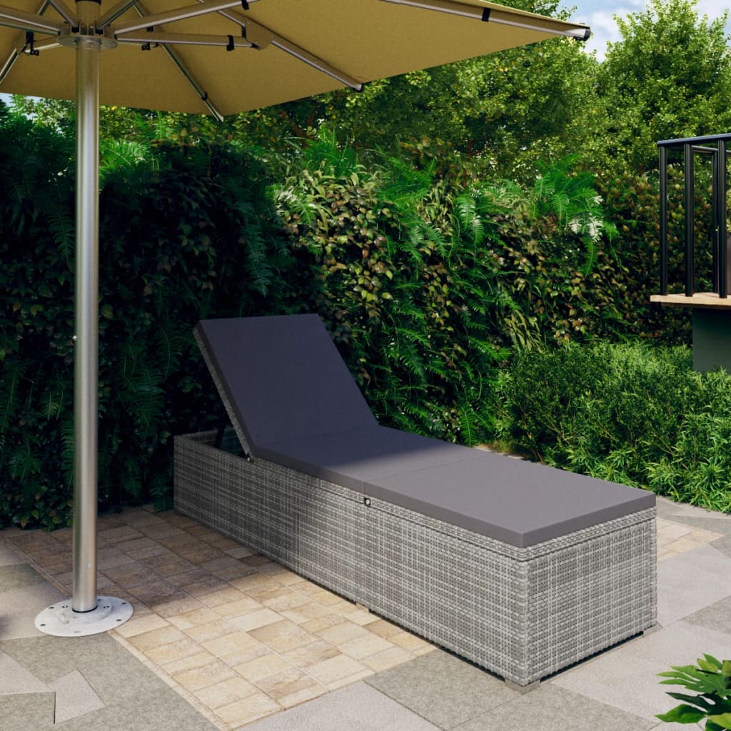 vidaXL Ligbed met kussen poly rattan grijs