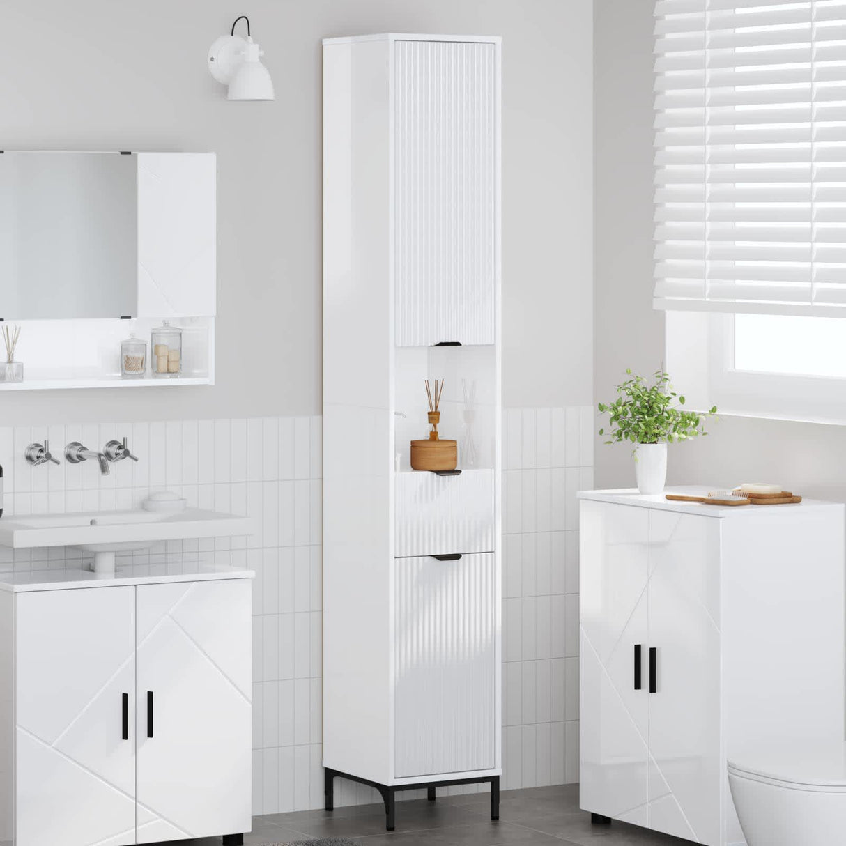vidaXL Badkamerkast Wit 31,5 x 33 x 190 cm Bewerkt hout & Metaal